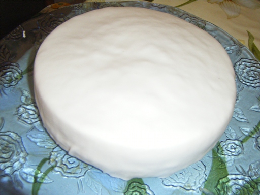 torta ricoperta con la pasta di zucchero
